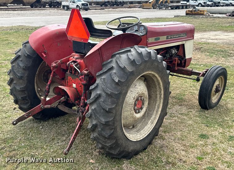 image for item ND9116 International Harvester 354 tractor
