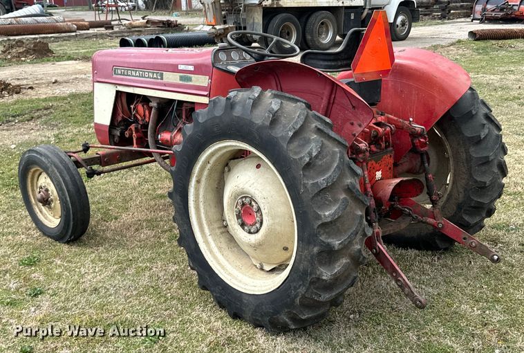 image for item ND9116 International Harvester 354 tractor