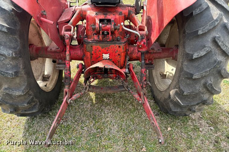 image for item ND9116 International Harvester 354 tractor