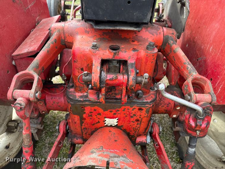 image for item ND9116 International Harvester 354 tractor