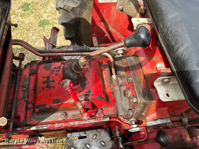 image for item ND9116 International Harvester 354 tractor