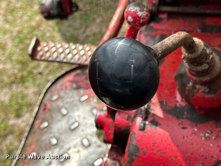 image for item ND9116 International Harvester 354 tractor