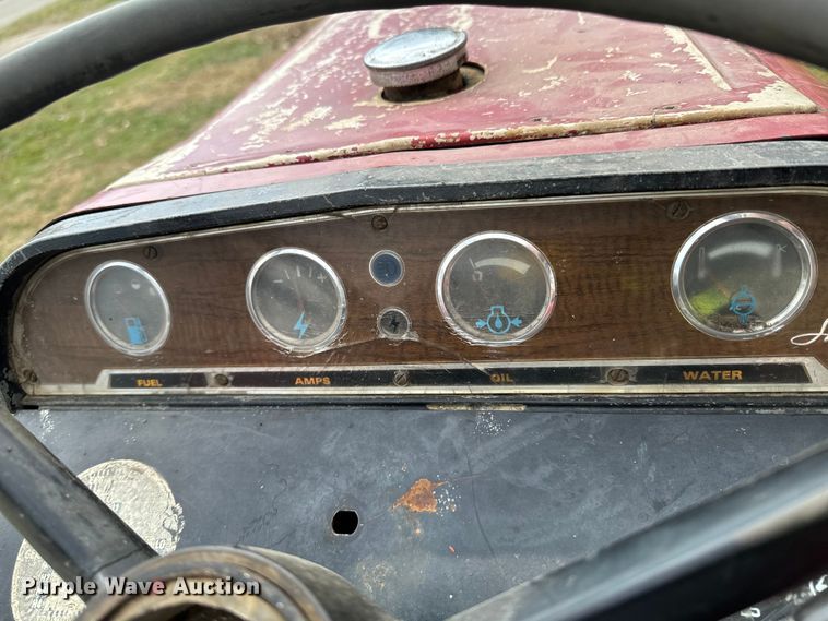 image for item ND9116 International Harvester 354 tractor