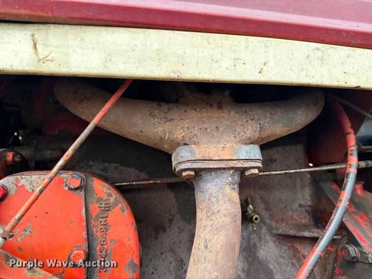 image for item ND9116 International Harvester 354 tractor