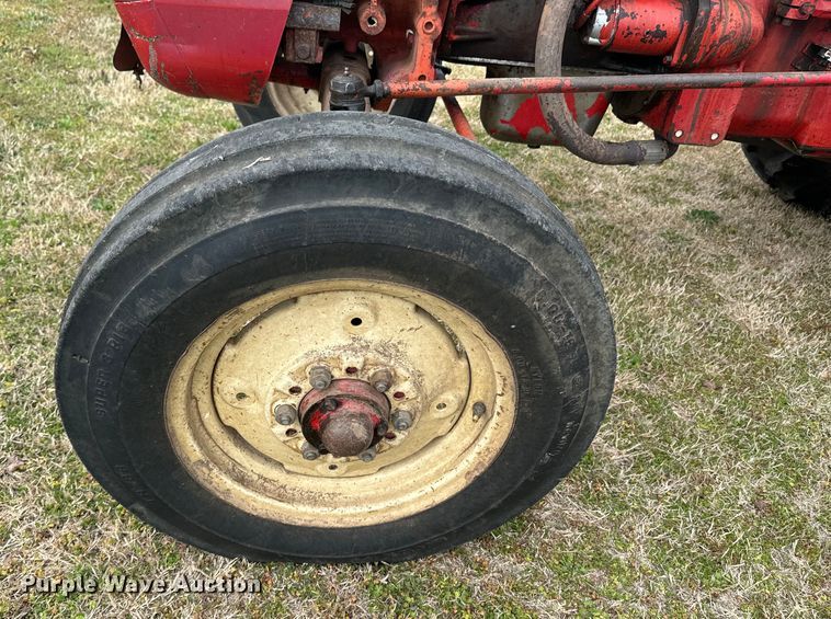 image for item ND9116 International Harvester 354 tractor