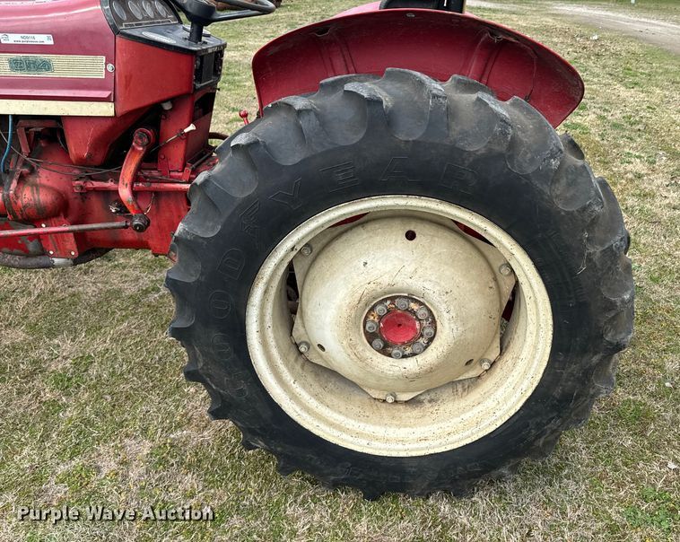 image for item ND9116 International Harvester 354 tractor