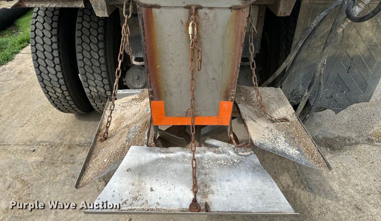 image for item ND9117 1988 GMC C7000 dump truck