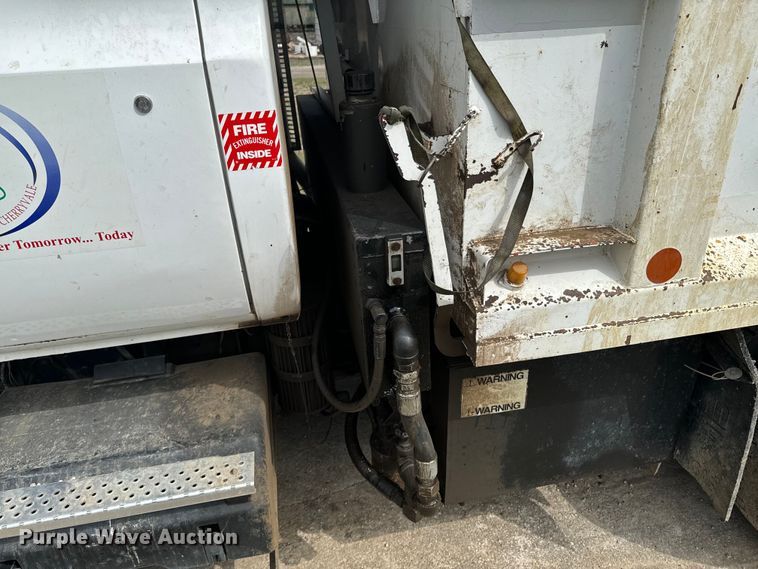 image for item ND9117 1988 GMC C7000 dump truck