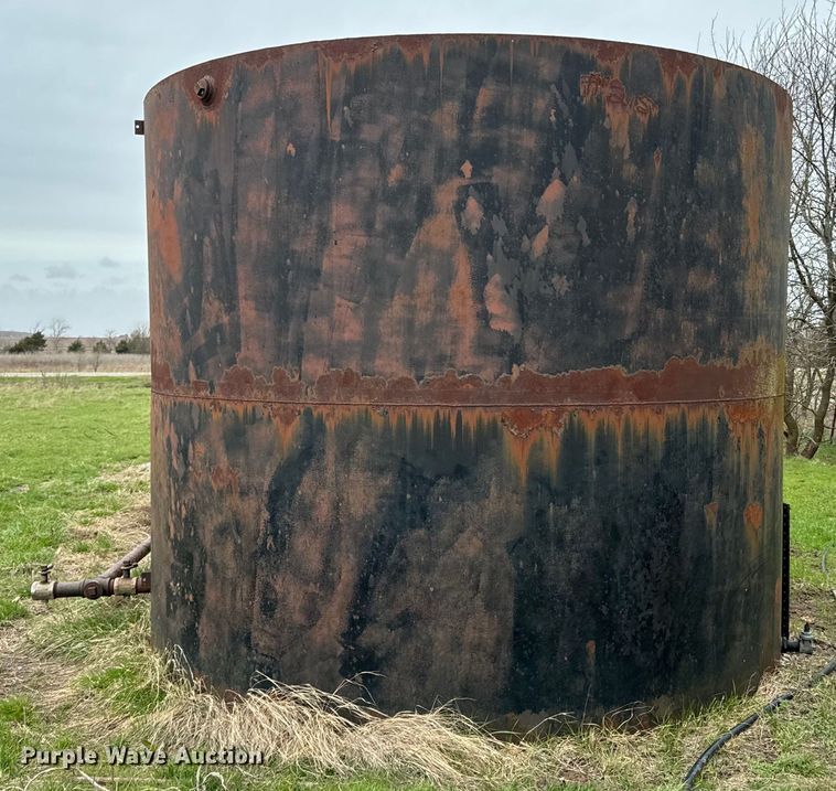 image for item ND9121 (2) steel oilfield tanks