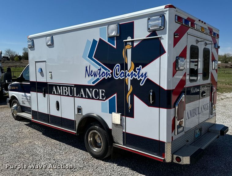 image for item ND9126 2016 Chevrolet  Express 4500 ambulance