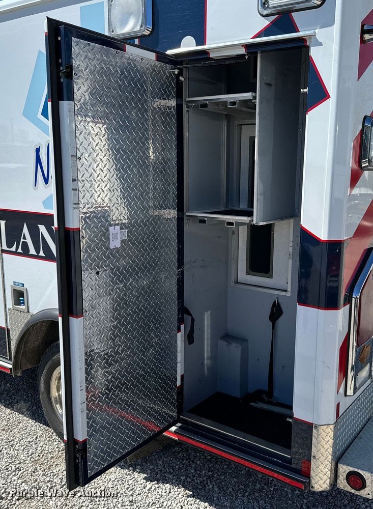 image for item ND9126 2016 Chevrolet  Express 4500 ambulance