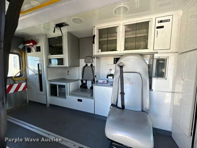 image for item ND9126 2016 Chevrolet  Express 4500 ambulance