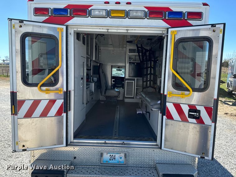 image for item ND9126 2016 Chevrolet  Express 4500 ambulance