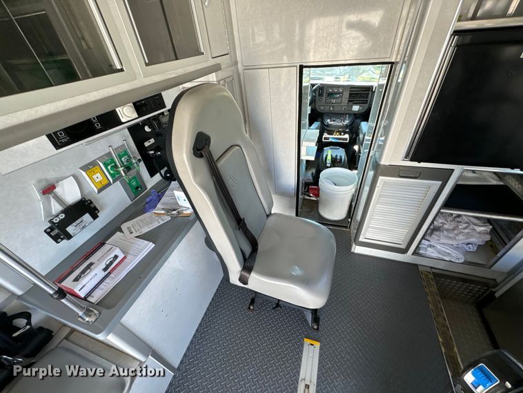 image for item ND9126 2016 Chevrolet  Express 4500 ambulance