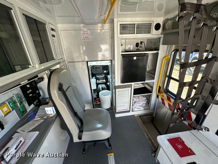 image for item ND9126 2016 Chevrolet  Express 4500 ambulance