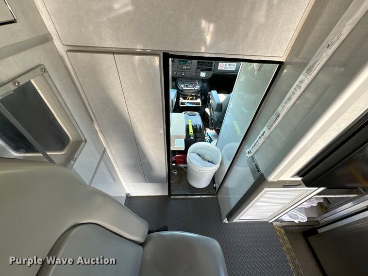 image for item ND9126 2016 Chevrolet  Express 4500 ambulance