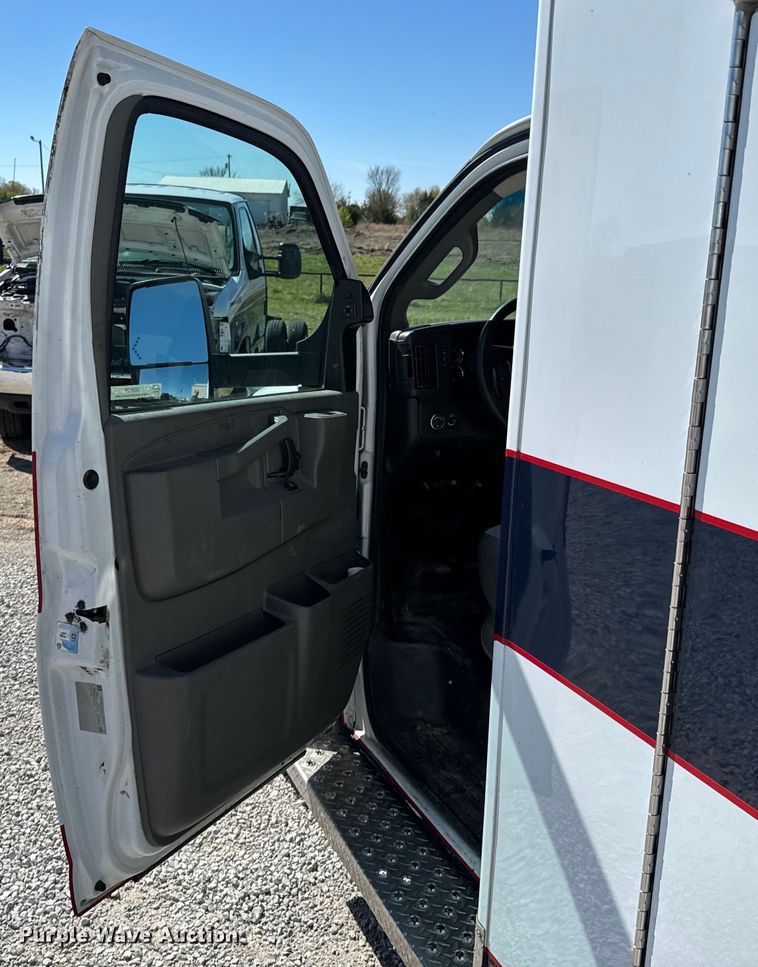 image for item ND9126 2016 Chevrolet  Express 4500 ambulance