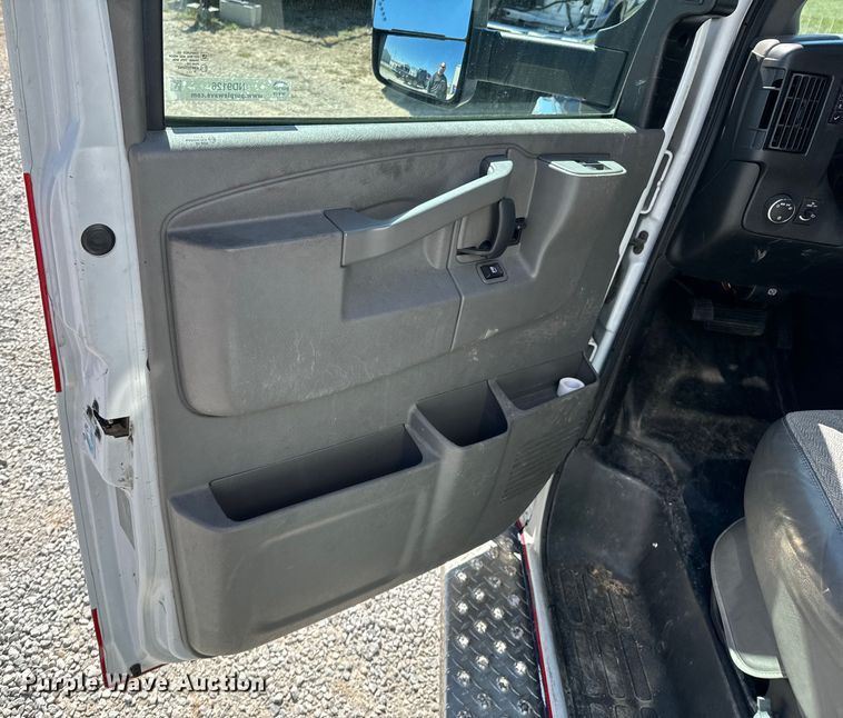 image for item ND9126 2016 Chevrolet  Express 4500 ambulance