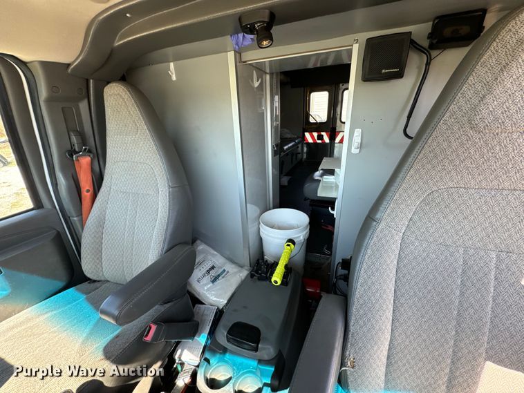 image for item ND9126 2016 Chevrolet  Express 4500 ambulance