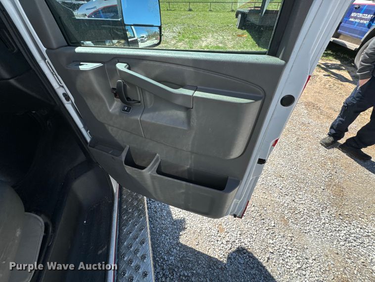 image for item ND9126 2016 Chevrolet  Express 4500 ambulance