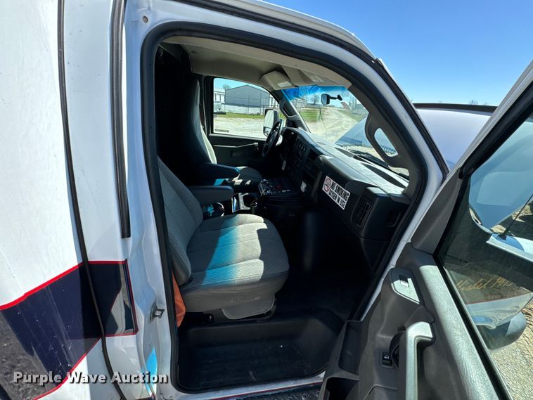 image for item ND9126 2016 Chevrolet  Express 4500 ambulance