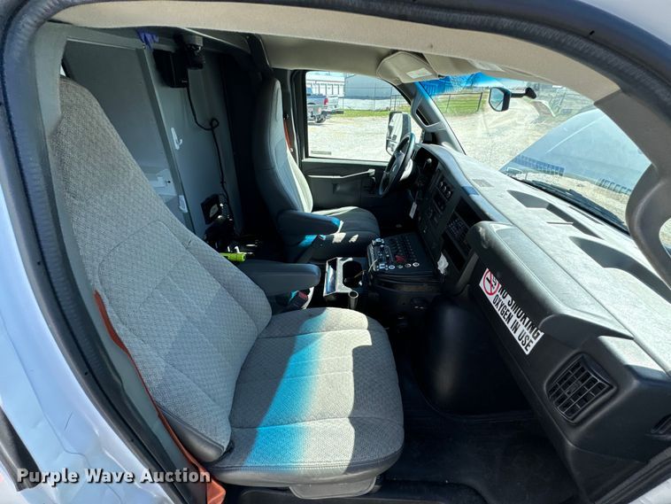 image for item ND9126 2016 Chevrolet  Express 4500 ambulance