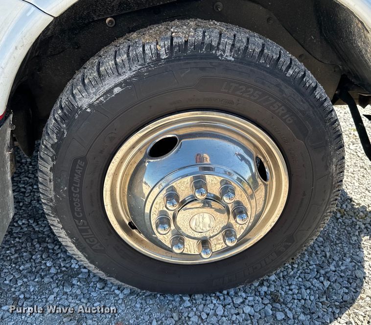 image for item ND9126 2016 Chevrolet  Express 4500 ambulance