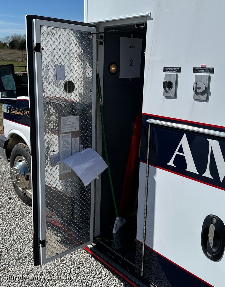 image for item ND9127 2014 Chevrolet Express 4500 ambulance