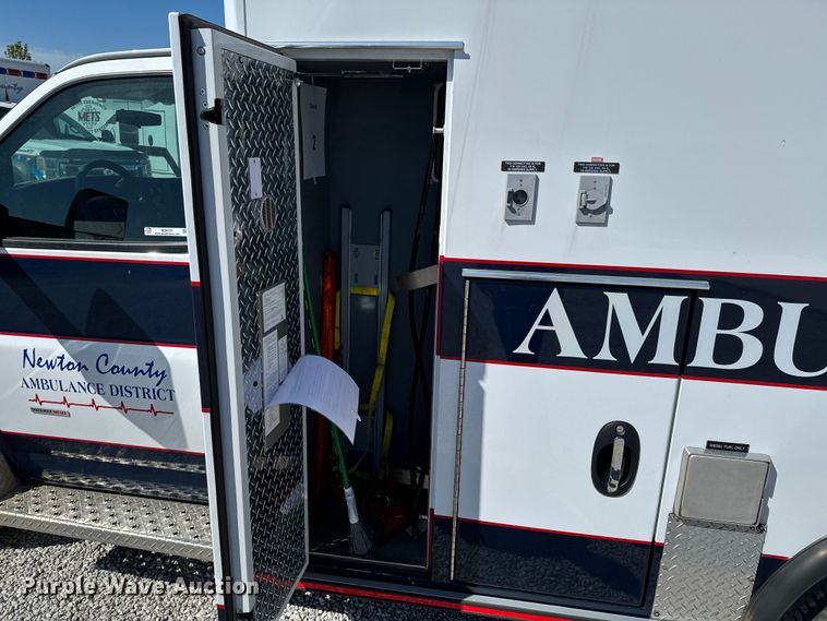 image for item ND9127 2014 Chevrolet Express 4500 ambulance