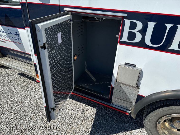 image for item ND9127 2014 Chevrolet Express 4500 ambulance