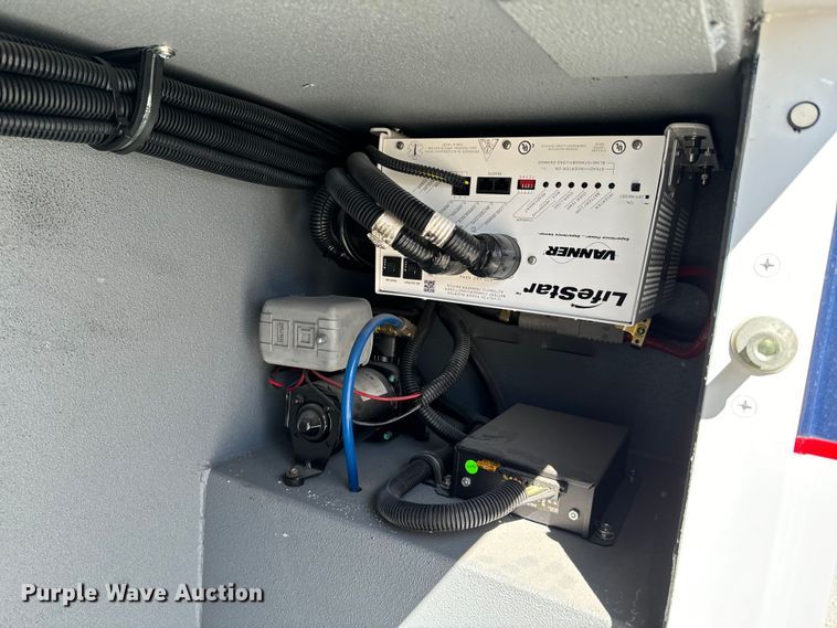 image for item ND9127 2014 Chevrolet Express 4500 ambulance