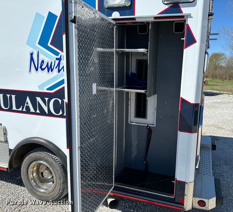 image for item ND9127 2014 Chevrolet Express 4500 ambulance