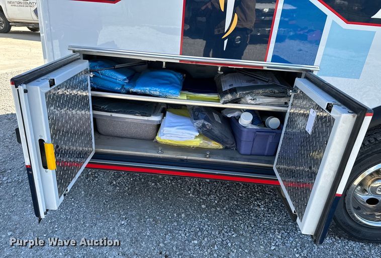 image for item ND9127 2014 Chevrolet Express 4500 ambulance