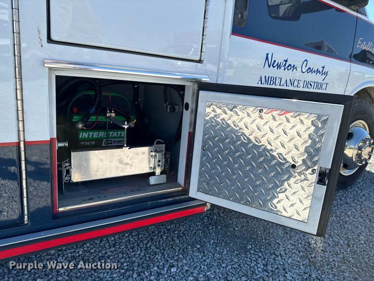 image for item ND9127 2014 Chevrolet Express 4500 ambulance