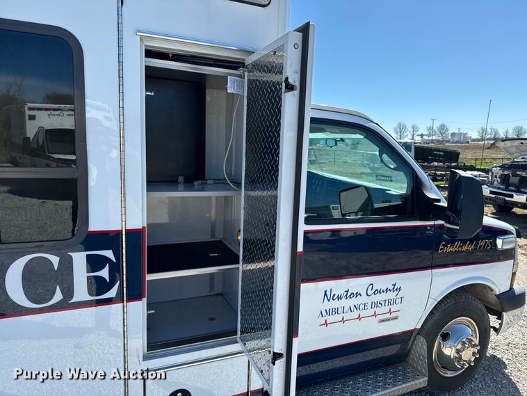 image for item ND9127 2014 Chevrolet Express 4500 ambulance