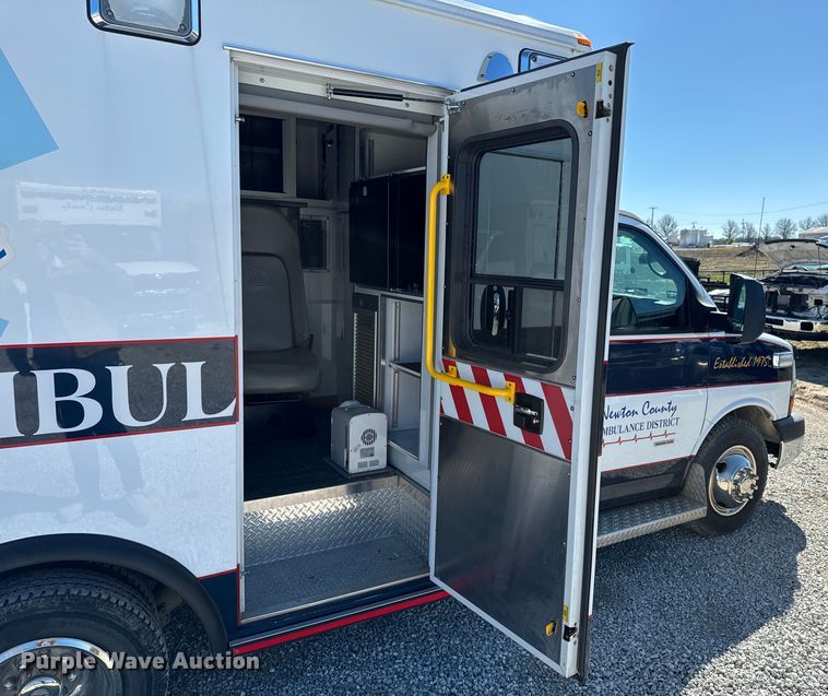 image for item ND9127 2014 Chevrolet Express 4500 ambulance
