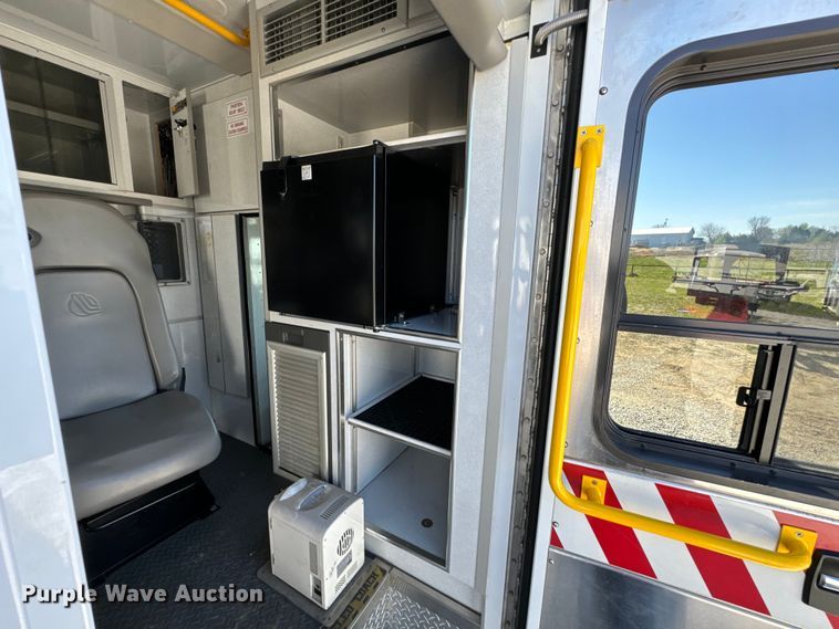 image for item ND9127 2014 Chevrolet Express 4500 ambulance