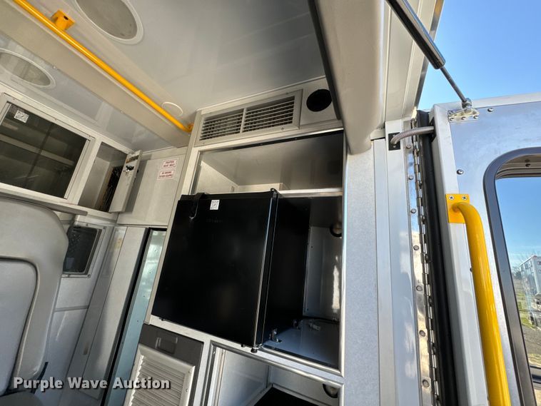 image for item ND9127 2014 Chevrolet Express 4500 ambulance