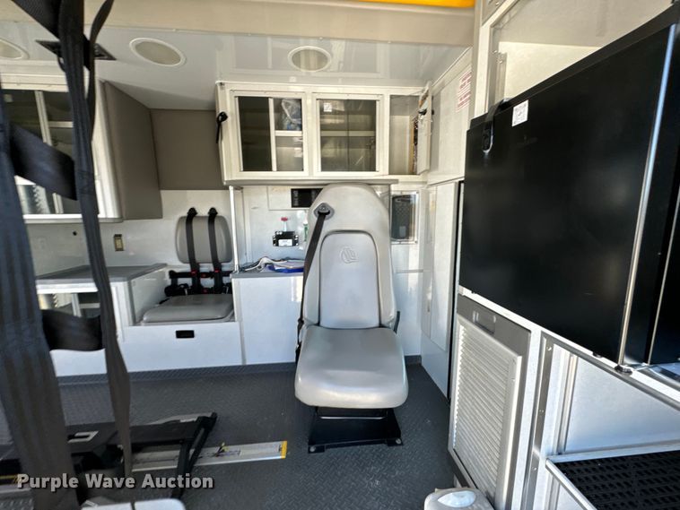 image for item ND9127 2014 Chevrolet Express 4500 ambulance