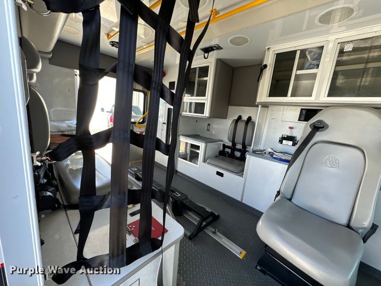 image for item ND9127 2014 Chevrolet Express 4500 ambulance