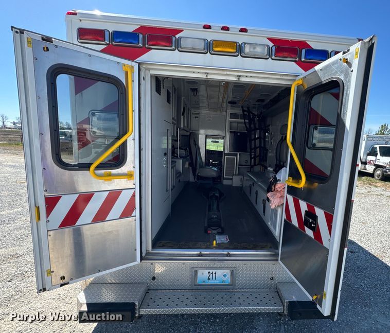 image for item ND9127 2014 Chevrolet Express 4500 ambulance