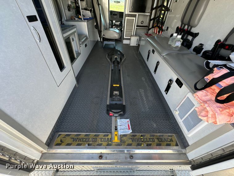 image for item ND9127 2014 Chevrolet Express 4500 ambulance