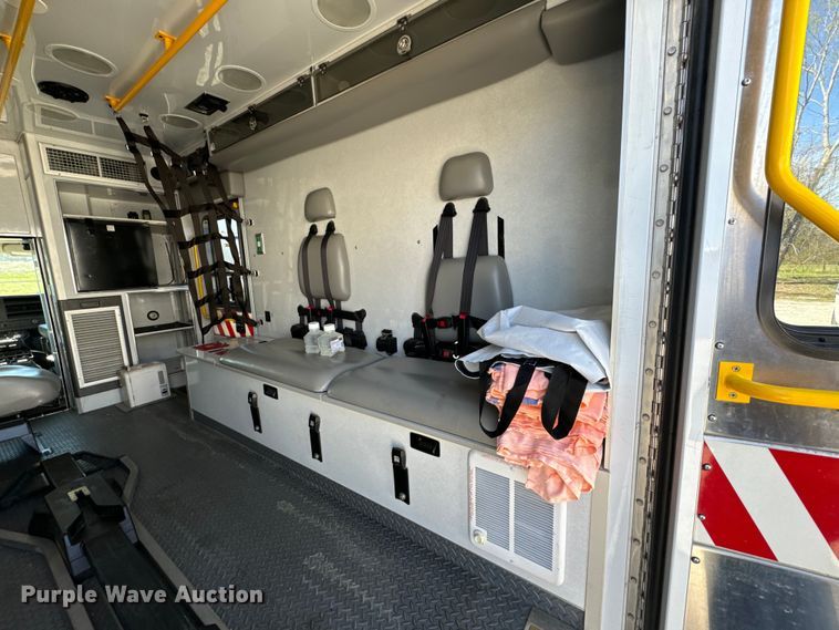 image for item ND9127 2014 Chevrolet Express 4500 ambulance