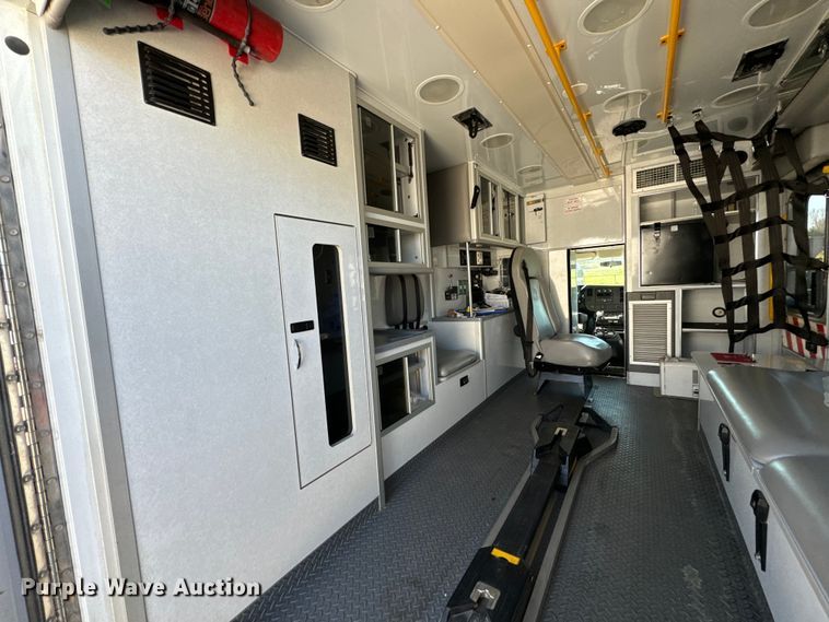 image for item ND9127 2014 Chevrolet Express 4500 ambulance