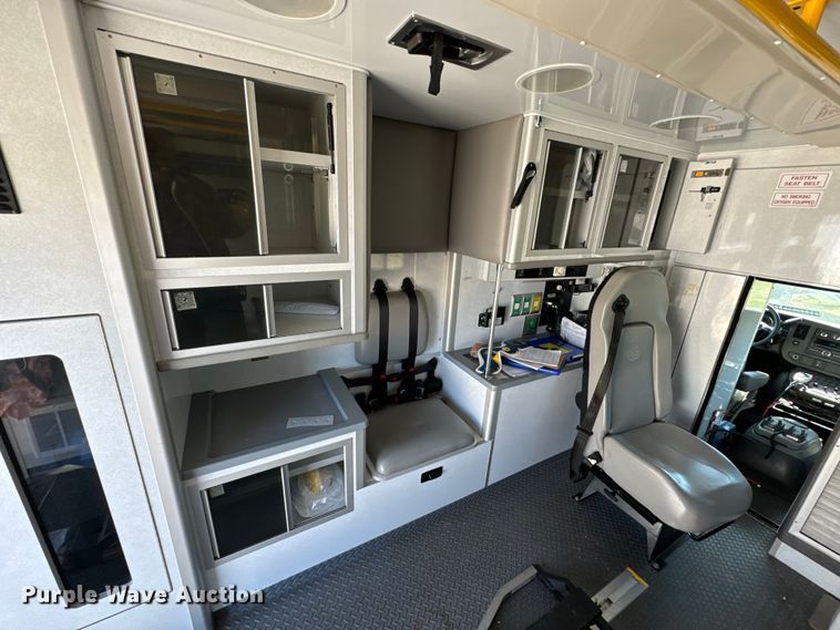 image for item ND9127 2014 Chevrolet Express 4500 ambulance