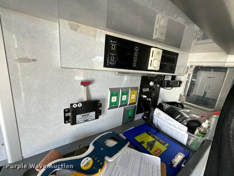 image for item ND9127 2014 Chevrolet Express 4500 ambulance