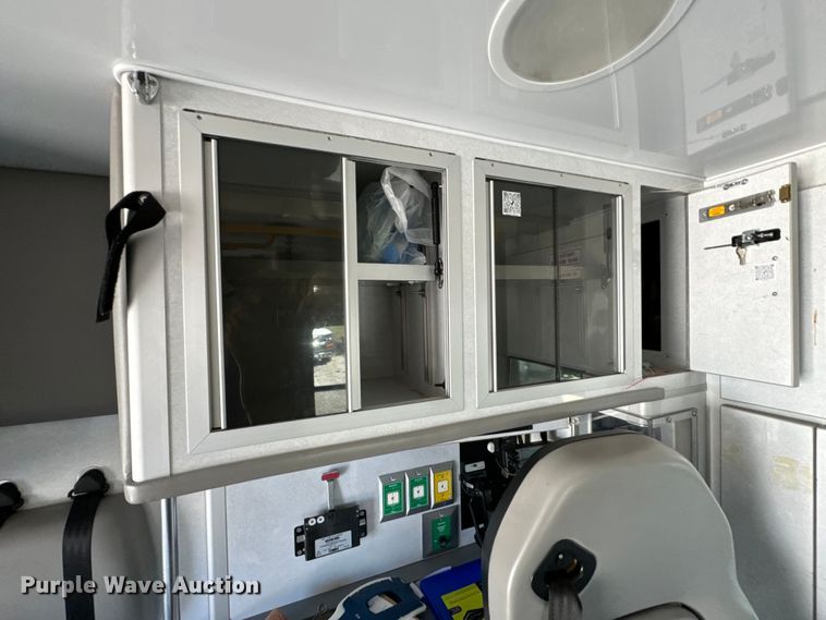 image for item ND9127 2014 Chevrolet Express 4500 ambulance