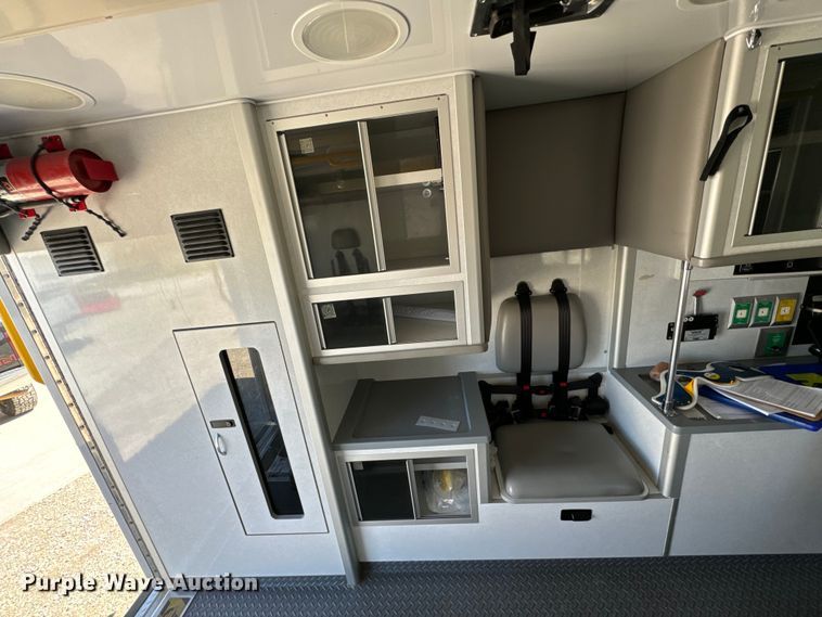 image for item ND9127 2014 Chevrolet Express 4500 ambulance