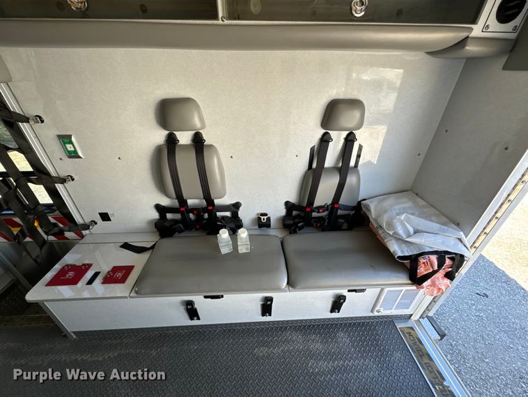 image for item ND9127 2014 Chevrolet Express 4500 ambulance