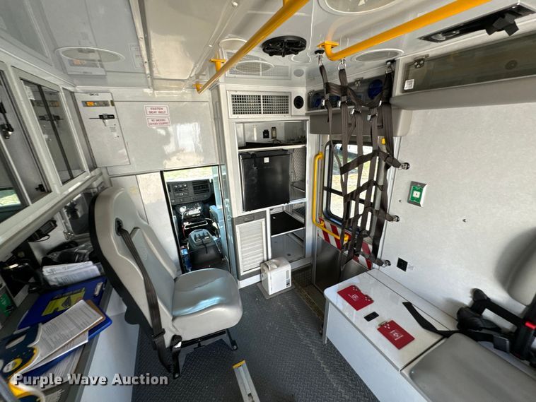 image for item ND9127 2014 Chevrolet Express 4500 ambulance